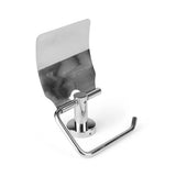 Le Julio Chrome de yessential.fr est un porte-rouleau de papier toilette à rabat mural en acier inoxydable avec un couvercle rectangulaire plat et un bras horizontal - parfait pour les accessoires de toilettes modernes.