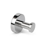 L'Ensemble de Toilette Santino Chrome de yessential.fr est réalisé avec un crochet mural et un acier inoxydable brillant avec une base ronde et une cylindrique cylindrique, idéal pour suspendre les serviettes ou les peignoirs de la collection d'accessoires de la salle de bain.