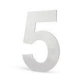 Un numéro 5 argent métallique brossé, Adamo Stainless Steel 15cm de yessential.fr, se tient debout sur un fond blanc uni et projette une légère ombre vers la gauche - idéal pour ceux qui recherchent des numéros de maison élégants.