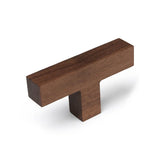Le bouton Vigio Walnut de yessential.fr présente une finition noyer foncé, un design en forme de T et des bords nets, représentés sur un fond blanc avec une ombre douce.