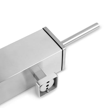 Gros plan de l'Alessino Stainless Steel de yessential.fr - un appareil rectangulaire en acier inoxydable avec une poignée et un connecteur électrique carré avec trois trous sur le côté, photographié sur fond blanc.