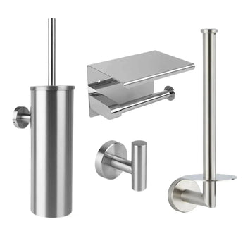 L'ensemble de toilettes Pacho en acier inoxydable de yessential.fr se compose d'un porte-brosse de toilette, d'un porte-rouleau de papier toilette avec rabat, d'un crochet et d'un porte-rouleau de rechange - des accessoires de salle de bain intelligents élégamment présentés sur un fond blanc.