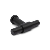 Le bouton noir Cordero de yessential.fr a une base cylindrique mate et une poignée aux lignes modernes - la cuisine à bouton en T noir mat parfaite pour un look élégant sur n'importe quel meuble.