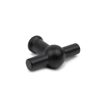 Le bouton noir Rando de yessential.fr présente une finition noire mate, un design en forme de T avec une base arrondie et deux poignées cylindriques, sur un fond blanc.
