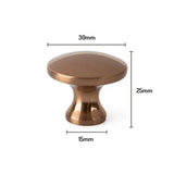 Le bouton d'armoire Antoni Bronze de yessential.fr est rond avec une finition en bronze avec une mesure de 30 mm en grand et en haut, 15 mm en bas et 25 mm en haut.