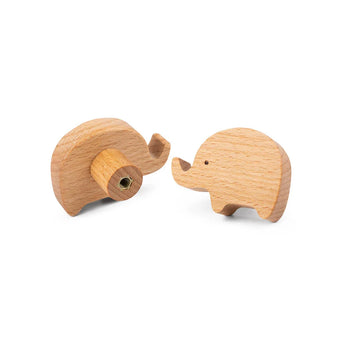 Deux petits boutons en bois Bambino Elephant marron clair de yessential.fr - un vertical, un avec le dos et un insert à vis en métal. Parfait comme bouton de meuble éléphant en bois et bouton de meuble de chambre d'enfant unique.