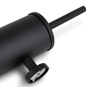 Le grand plan pour l'ensemble de toilette Donato Black de yessential.fr, comprenant avec un élégant pied de toilette cylindrique noir mat avec une base arrondie, parfait pour une décoration de salle de bain élégante, affiche sur une surface blanche.