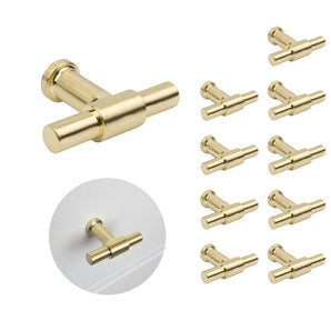Le jeu de 10 boutons Cordero Gold de yessential.fr est doté de boutons modernes et cylindriques de couleur dorée. Un bouton est affiché séparément et un autre installé sur un tiroir blanc - idéal pour améliorer vos armoires de cuisine.