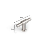 Le bouton Cordero en acier inoxydable de yessential.fr est un bouton de meuble en forme de T en métal brossé de 56 mm de large et 41 mm de haut, sur un fond blanc élégant.