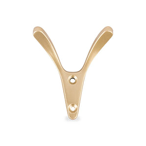 Le 10x Vilano Gold de yessential.fr est une patère en métal doré avec deux bras et trois trous de vis, au design minimaliste et représentée isolée sur un fond blanc.