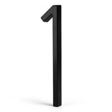 L'Amato Black 12,5 cm de yessential.fr se tient debout sur un fond blanc et projette une ombre douce - idéal pour les numéros de maison noirs modernes ou pour former votre numéro de maison parfait 12.