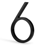 L'Amato Black 12,5 cm de yessential.fr a un numéro six noir brillant et élégant debout sur un fond blanc - parfait comme numéro de maison moderne pour votre maison.