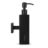 Le Sonego Black de yessential.fr est un élégant distributeur de savon mural en acier inoxydable noir, avec un design rectangulaire moderne, une pompe supérieure et une fine fenêtre verticale pour afficher le niveau de savon.