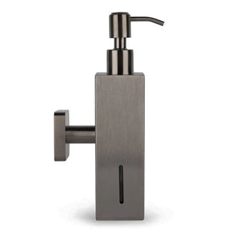 Le Sonego Gunmetal de yessential.fr est un distributeur de savon mural moderne avec un corps rectangulaire, un dessus de pompe, une fenêtre de niveau de savon verticale et une finition en métal brossé pour un look élégant.