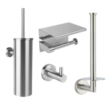 L'ensemble de toilettes Donato en acier inoxydable de yessential.fr se compose d'une brosse WC avec support, d'un porte-papier toilette avec couvercle, d'un crochet mural et d'un porte-papier toilette vertical de rechange pour une salle de bain élégante et moderne.