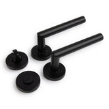 L'ensemble Lucio Black de yessential.fr est composé des deux profils des fonds élégants des bases rondes, d'une série d'assortiments et d'une plaque ronde - le tout d'un design moderne et minimaliste - poster sur fond blanc.