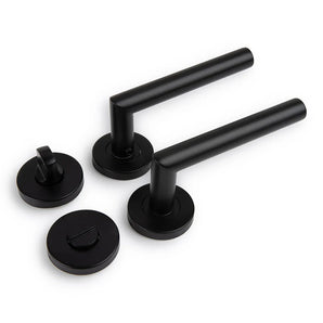 L'ensemble Lucio Black de yessential.fr est composé des deux profils des fonds élégants des bases rondes, d'une série d'assortiments et d'une plaque ronde - le tout d'un design moderne et minimaliste - poster sur fond blanc.