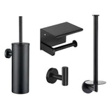 L'ensemble WC Pacho Black de yessential.fr se compose d'un ensemble brosse WC, d'un porte-papier avec couvercle, d'un crochet mural et d'un porte-rouleau de rechange - le tout dans une finition noir mat avec un design minimaliste moderne. L'ensemble d'accessoires de toilette noir idéal pour chaque salle de bain élégante.