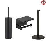 L'ensemble de toilettes Tygo Black de yessential.fr contient trois accessoires noir mat : une brosse WC avec support, un porte-rouleau de papier toilette mural avec étagère et un porte-rouleau de papier toilette sur pied. Le symbole d'interdiction de perçage se trouve en haut à droite.