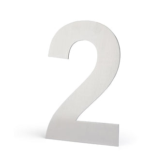 L'Adamo Acier Inoxydable 20 cm de yessential.fr est un numéro de maison numéro 2 métallique avec une finition argent brossé et un design moderne, posé debout sur un fond blanc.