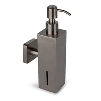 Le Sonego Gunmetal de yessential.fr est un distributeur de savon moderne et minimaliste en acier inoxydable avec fixation murale et base carrée. La fenêtre verticale affiche immédiatement le niveau de savon.