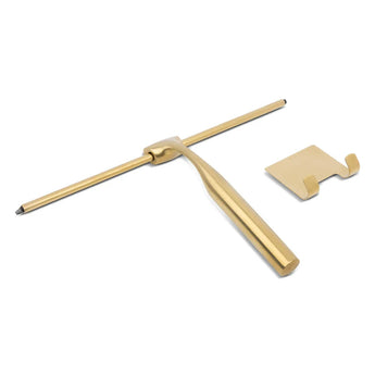 Le Zamoro Gold de yessential.fr est un rasoir de sécurité en métal doré au design élégant et moderne, présenté avec son support assorti. Les deux sont en acier inoxydable et sont affichés sur fond blanc.