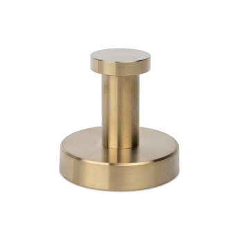 L'ensemble de WC Xavo Gold de yessential.fr présente une finition en laiton et un design élégant et moderne - idéal pour rehausser n'importe quel ensemble d'accessoires de salle de bain.