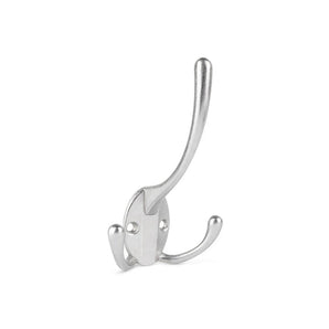 Le crochet 10x Nismo Silver 2 de yessential.fr est un porte-manteau argenté fonctionnel doté de deux crochets, monté sur une base ovale avec deux trous de vis.