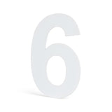 Un grand chiffre 6 blanc et tridimensionnel de la collection Adamo White 30 cm de yessential.fr se tient debout sur un fond blanc uni.