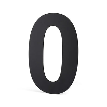 Un grand chiffre zéro 3D noir se dresse sur un fond blanc uni - parfait comme l'Animo Black 15 cm (sans perçage) de yessential.fr pour votre porte ou votre boîte aux lettres.