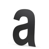 L'Adamo Black 15 cm de yessential.fr est une lettre minuscule « a » 3D mate, noire et audacieuse, sans empattement, debout sur un fond blanc - idéale comme numéro de maison élégant en acier inoxydable.