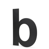 L'Adamo Black 15 cm de yessential.fr est une lettre « b » minuscule noire et verticale avec un design moderne et audacieux et une finition lisse - idéale comme numéro de maison noir pour les espaces contemporains.