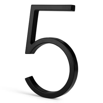 L'Amato Black 15 cm de yessential.fr est un numéro 5 3D noir brillant et élégant sur fond blanc - idéal pour ceux qui recherchent des modèles de numéros de maison modernes ou des numéros de maison Amato Black.