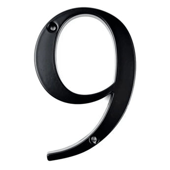 Le Matteo Black 10cm de yessential.fr est un numéro de maison 9 noir avec une finition brillante et deux trous de vis pour un montage facile.