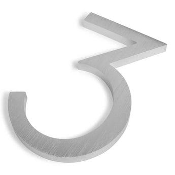 Le Milano en acier inoxydable 15 cm de yessential.fr repose à plat sur une surface blanche et est photographié sous un angle, rendant clairement visibles la finition brossée, l'épaisseur et le design moderne.