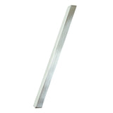 Une barre Amato Chrome élégante et rectangulaire de 12,5 cm de yessential.fr avec une finition métallique brillante est affichée en diagonale sur un fond blanc. Une extrémité est inclinée, faisant écho au style moderne des numéros de maison chromés.
