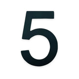 Un chiffre 5 audacieux et noir sur blanc, idéal comme numéro de maison autocollant ou en combinaison avec Animo Black 7,6 cm (sans perçage) de yessential.fr pour un affichage d'adresse moderne.