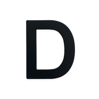 Une lettre majuscule noire audacieuse sur fond blanc, parfaite comme numéro de maison autocollant ou en combinaison avec les chiffres adhésifs yessential.fr Animo Black 7,6 cm (sans perçage) pour une signalisation claire et élégante.