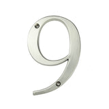 Le Matteo Nickel 10cm de yessential.fr est un chiffre 9 en métal avec une finition brossée, deux trous de vis (en haut à gauche et en bas courbé), idéal pour les amateurs de numéros de maison en nickel à la recherche d'un style moderne.