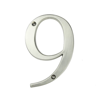 Le Matteo Nickel 10cm de yessential.fr est un chiffre 9 en métal avec une finition brossée, deux trous de vis (en haut à gauche et en bas courbé), idéal pour les amateurs de numéros de maison en nickel à la recherche d'un style moderne.