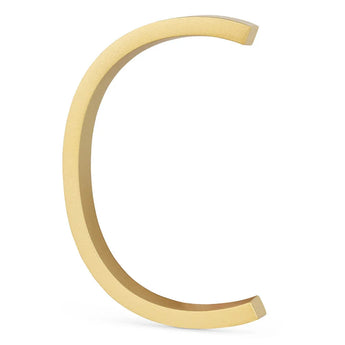 Le numéro de maison Amato Gold 12,5 cm lettre C de yessential.fr se tient debout sur un fond blanc.