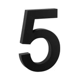 L'Angelo Black 30 cm de yessential.fr est un chiffre 5 noir tridimensionnel saisissant, debout sur un fond blanc - idéal pour ceux qui recherchent des numéros de maison modernes ou un numéro de maison noir frappant pour la maison.