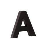 L'Angelo Black 20 cm de yessential.fr est une lettre majuscule noire élégante en trois dimensions qui se tient debout sur un fond blanc, parfaite pour les numéros de maison modernes.