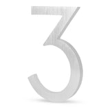 Le Milano en acier inoxydable 15 cm de yessential.fr est un numéro 3 métallique de couleur argentée avec une finition brossée, posé sur un fond blanc - idéal comme numéro de maison moderne pour votre porte d'entrée.