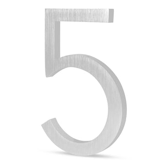Le Milano en acier inoxydable 15 cm de yessential.fr est un numéro de maison 5 moderne en argent métallique avec une finition brossée, élégamment dressé sur un fond blanc.