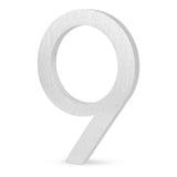 Le Milano Stainless Steel 15cm est un numéro neuf en acier inoxydable avec une finition brossée, debout sur un fond blanc - idéal comme numéro de maison moderne pour toute maison contemporaine.