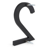 Le Milano Black 15cm de yessential.fr est une sculpture noire en oméga (Ω) 3D avec deux boulons métalliques (haut et bas), affichée sur un fond blanc.