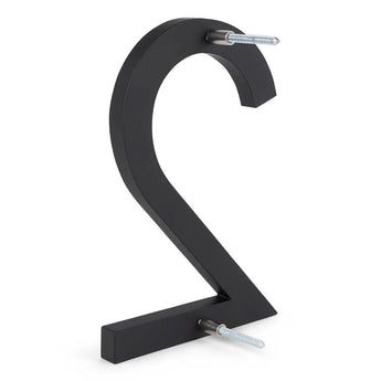 Le Milano Black 15cm de yessential.fr est une sculpture noire en oméga (Ω) 3D avec deux boulons métalliques (haut et bas), affichée sur un fond blanc.