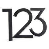 Les numéros de maison Milano Black 15 cm 1, 2 et 3 de yessential.fr se tiennent debout dans un style moderne sans empattement, se chevauchant légèrement sur un fond blanc uni.