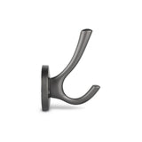 L'Eduardo Gunmetal de yessential.fr est une patère élégante en bronze à canon moderne, avec deux broches incurvées - l'une plus longue que l'autre - sur une base ronde, sur un fond blanc.